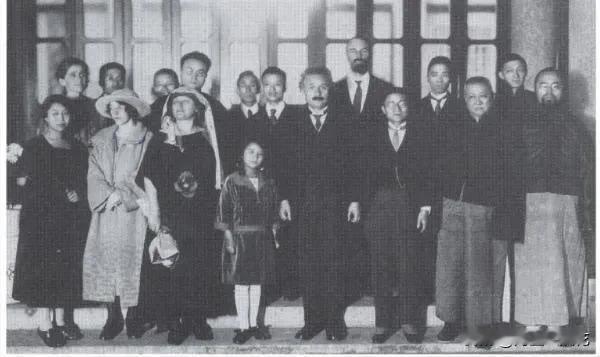 爱因斯坦嫌钱少不去北大

1919年，爱因斯坦的相对论已经传播到中国，时任北大校