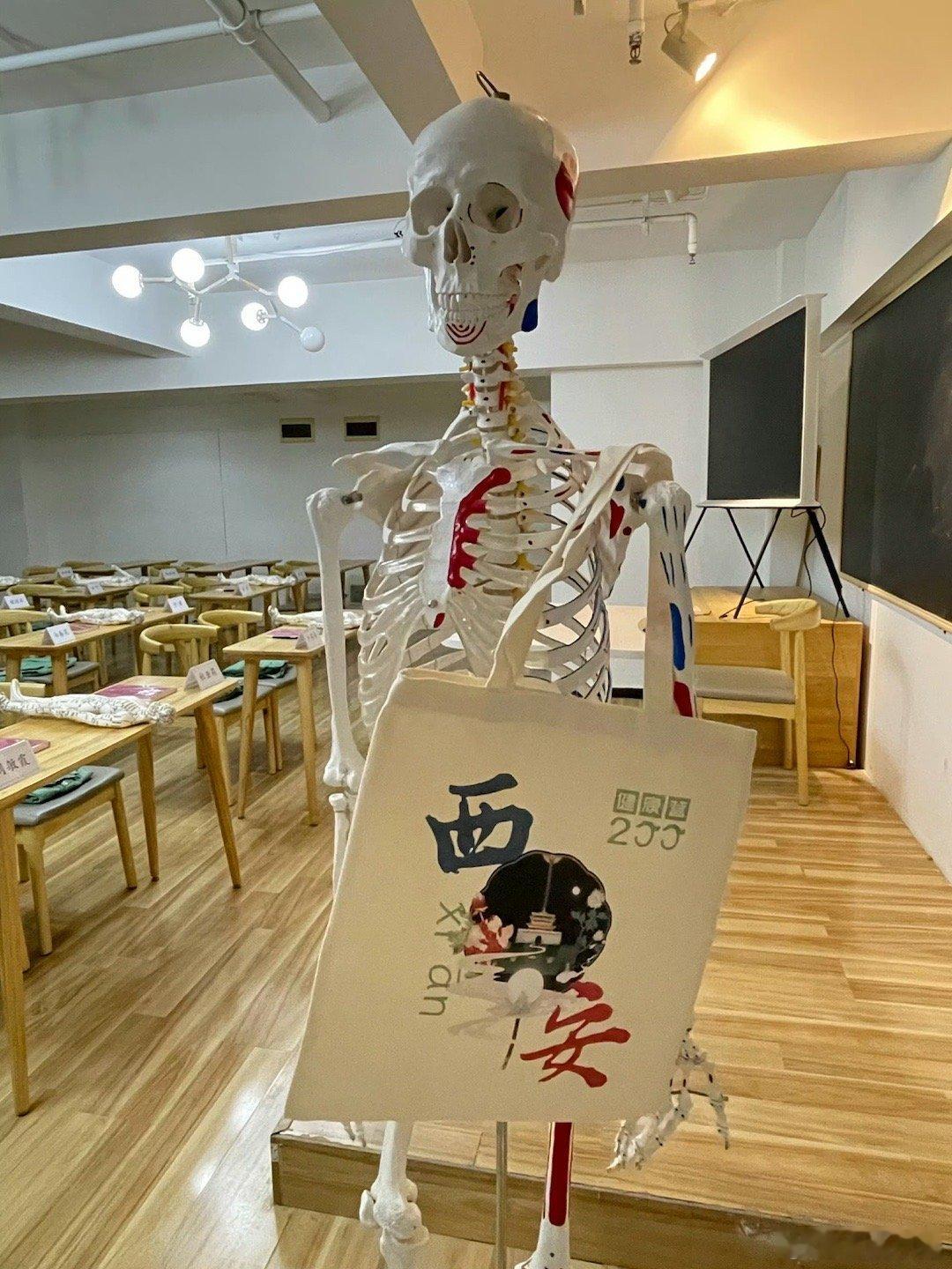 明天健康营昆明、广州、西安三地同时开课，大白已经准备就绪[微笑] ​​​
