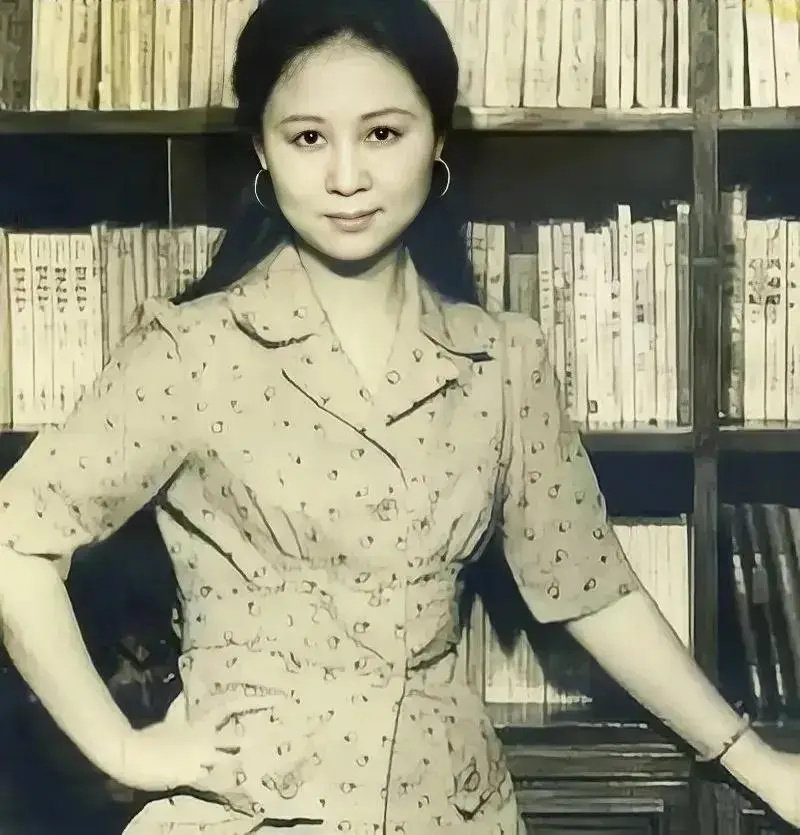 提起琼瑶，就会想起少女时代那一本本言情小说，还有暑期档电视上不断循环播放的苦情剧