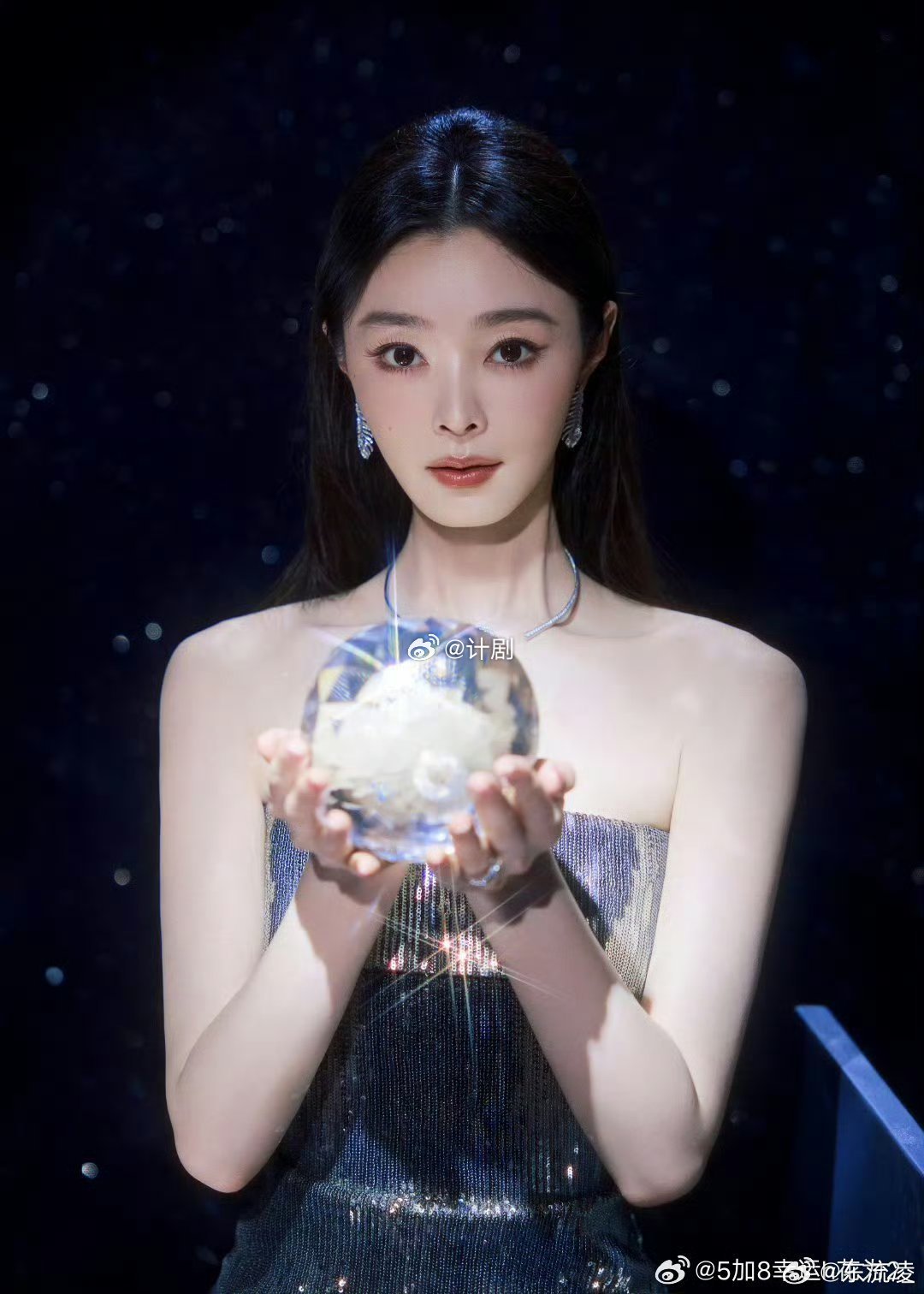 宋轶胎毛刘海 宋轶这胎毛刘海造型太显小了！细碎绒毛贴在脸颊旁，整个人都显得娇俏又