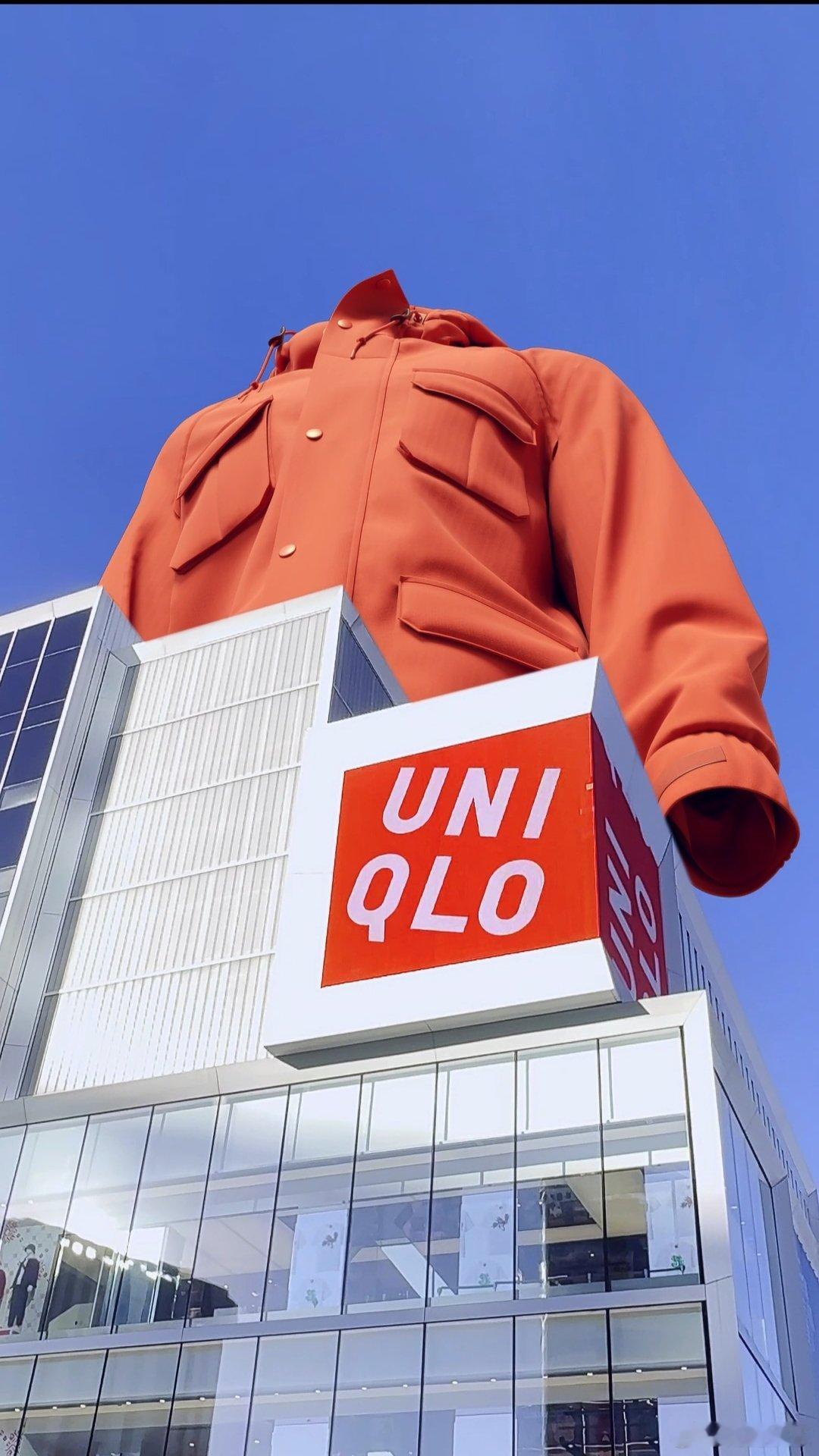 #北上广新地标惊现巨型新衣#这个给地标建筑穿衣服的创意真的很不错，很酷很时尚。我
