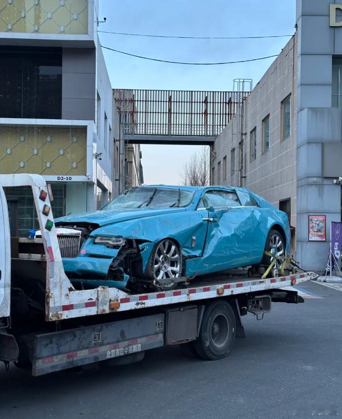 谁的车，不心疼嘛！ 