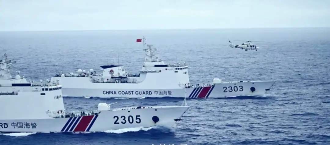 日船强闯钓鱼岛遭我海警霸气驱离，主权底线岂容挑衅！5月26日，日本“狮子”号渔船