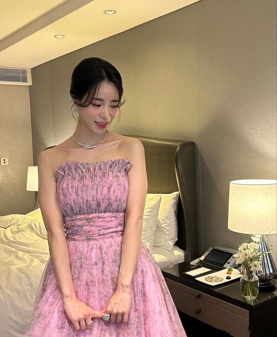 【热帖】说到最适合林智妍的礼服，你最先想到的是什么？？？？（（（无条件只能选一个