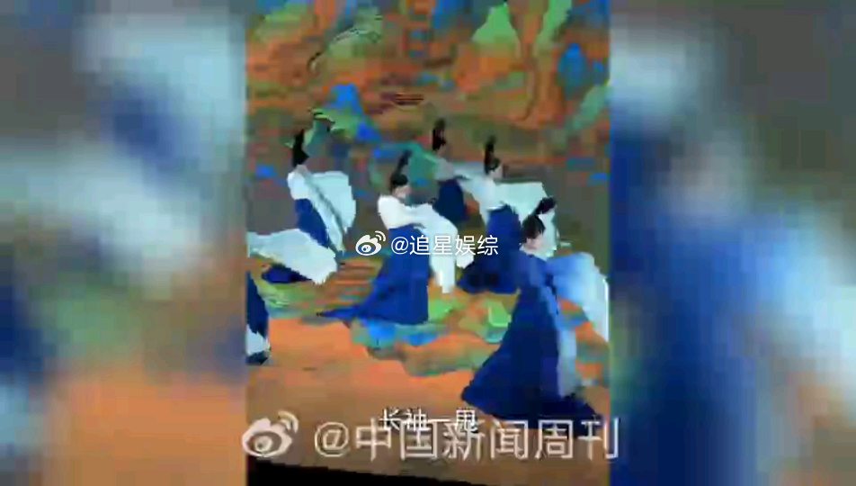 只此青绿也来团播了在团播间看了1小时神仙打架 不是剧场的复刻，是为屏幕量身打造的