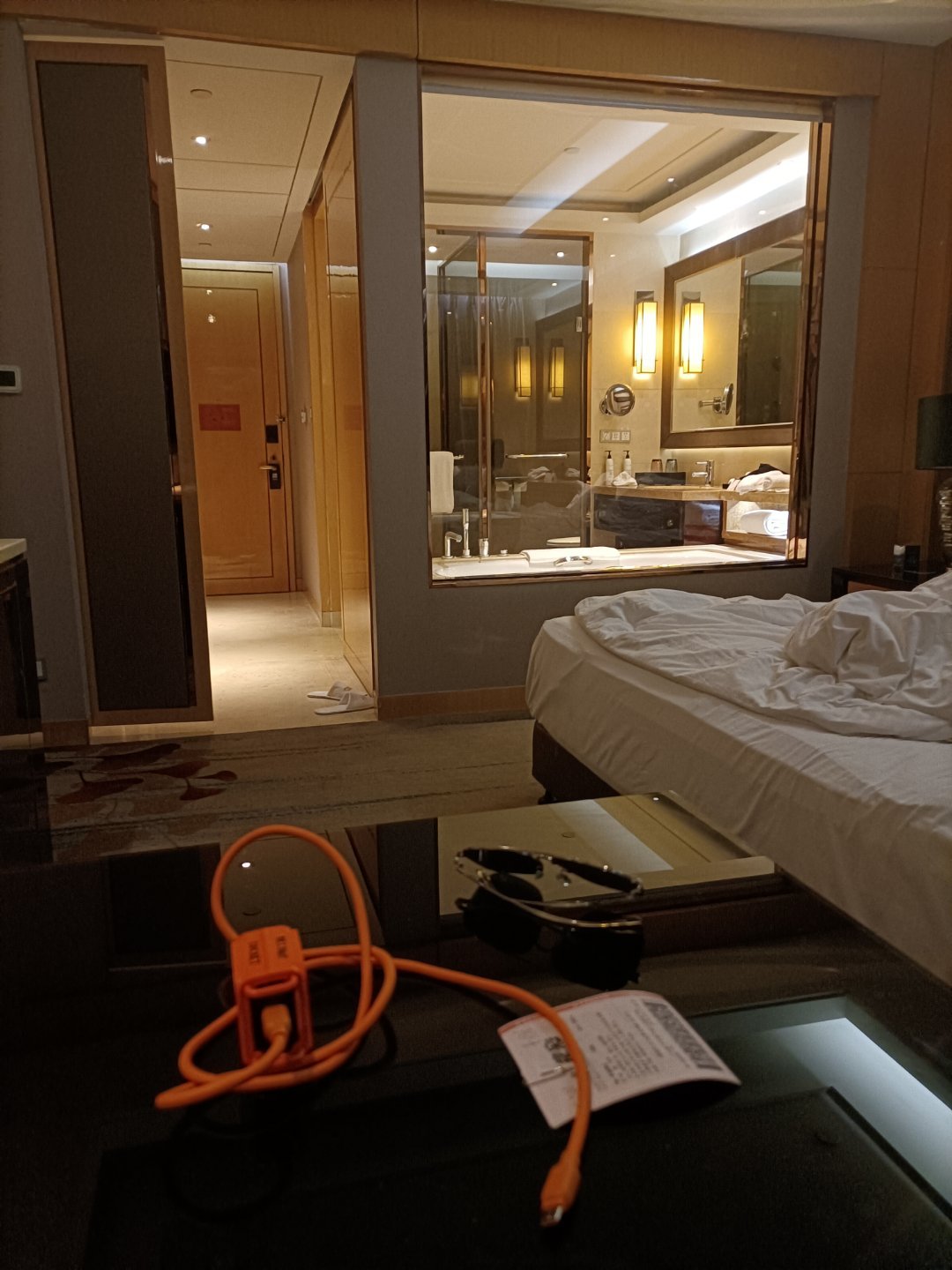 今天出的票就在桌面上，我是全网最真实的博主了。 