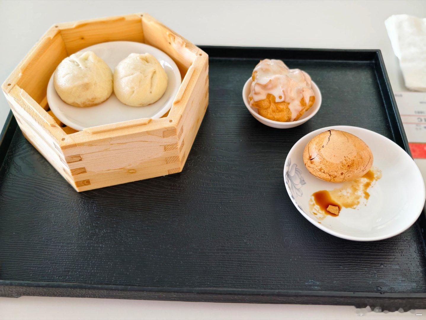 早很多时候都是赶早班机今儿有时间坐下来，好好吃顿早饭了南航新装的木棉阁还是可以的