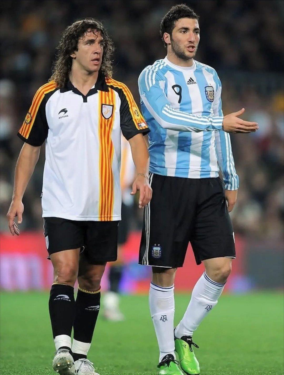 阿根廷队老照片📷这是哪一年的比赛啊？伊瓜因和普约尔 ​​​