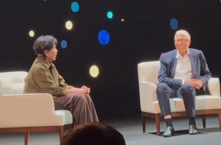 比尔·盖茨现身上海，并回应爱泼斯坦案，从现场看已经不遭待见！
 
2月11日，比