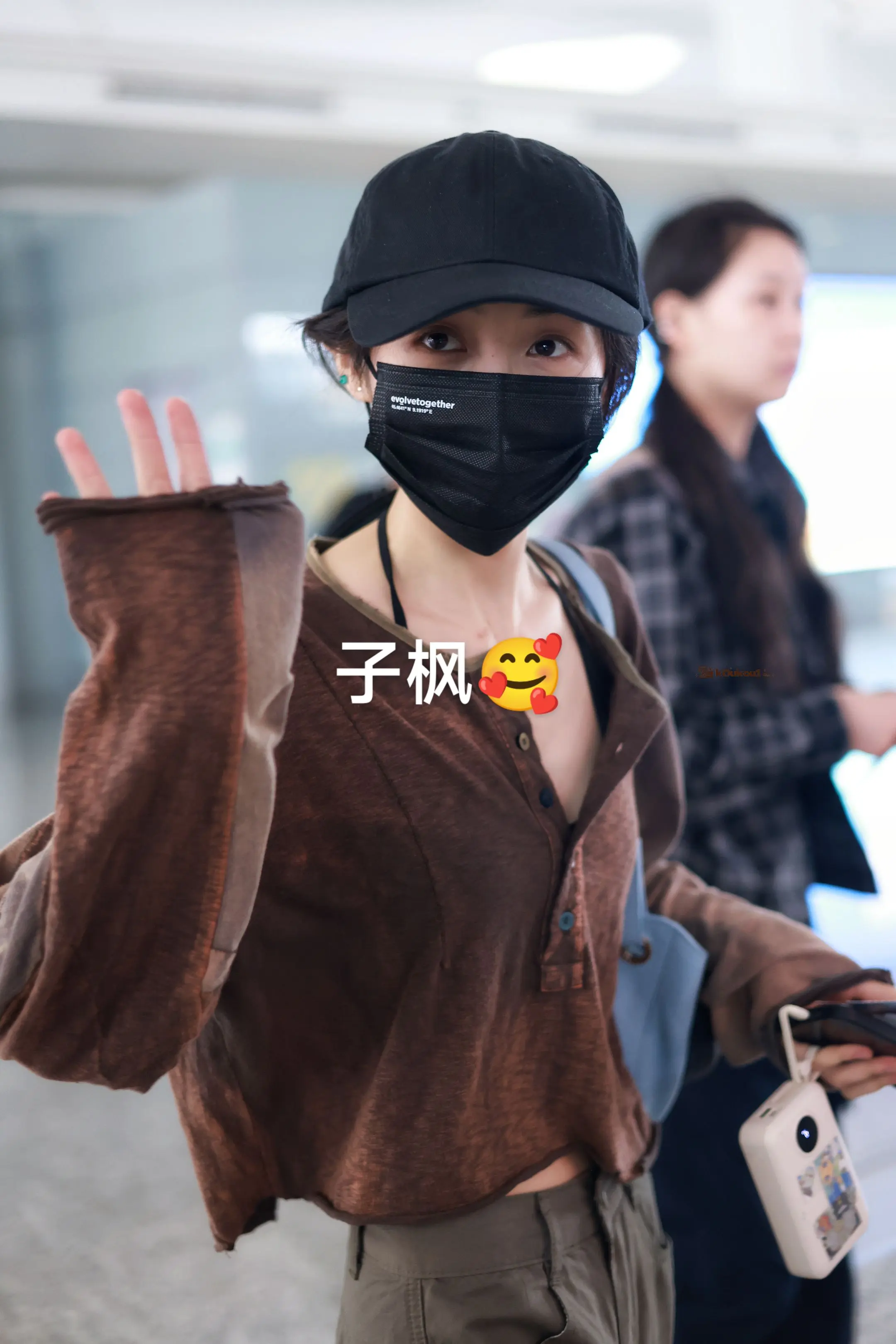 永远是在回应粉丝的子枫。眼睛大大的 （cr.口口觉得不妥）