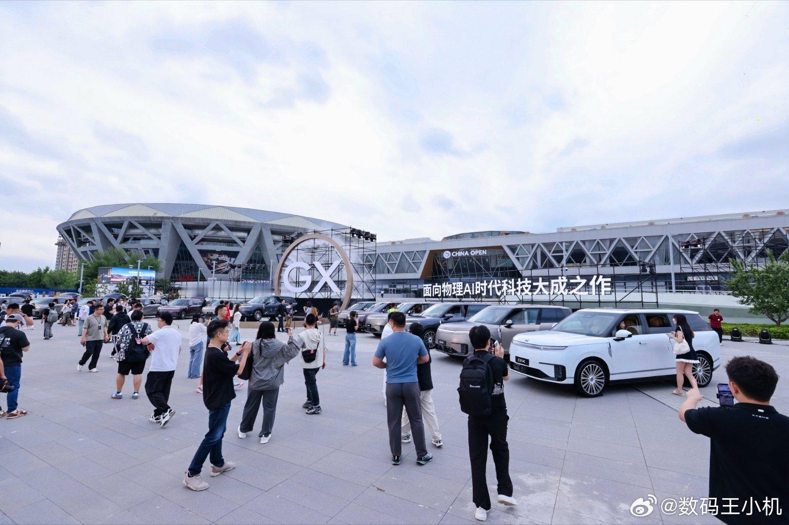 小鹏GX发布会作为全新旗舰SUV，开创性将飞行汽车同源安全技术落地家用车领域，以
