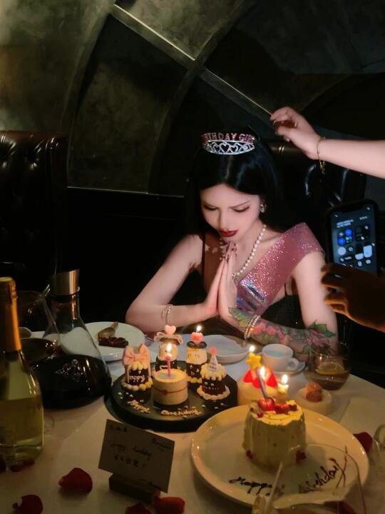 ⋆𝗛𝗕𝗗 “🎂 👸🏻” +𝟭歲