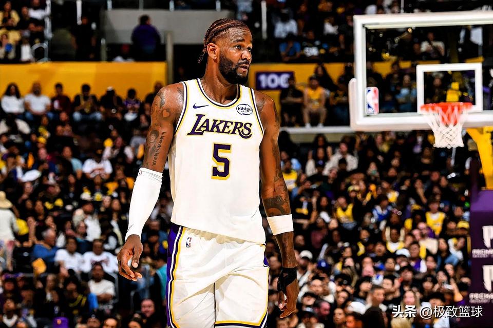 湖人遭遇重创，首发中锋艾顿将缺席明日的比赛，快船赢球的机会来了！

今日湖人官方