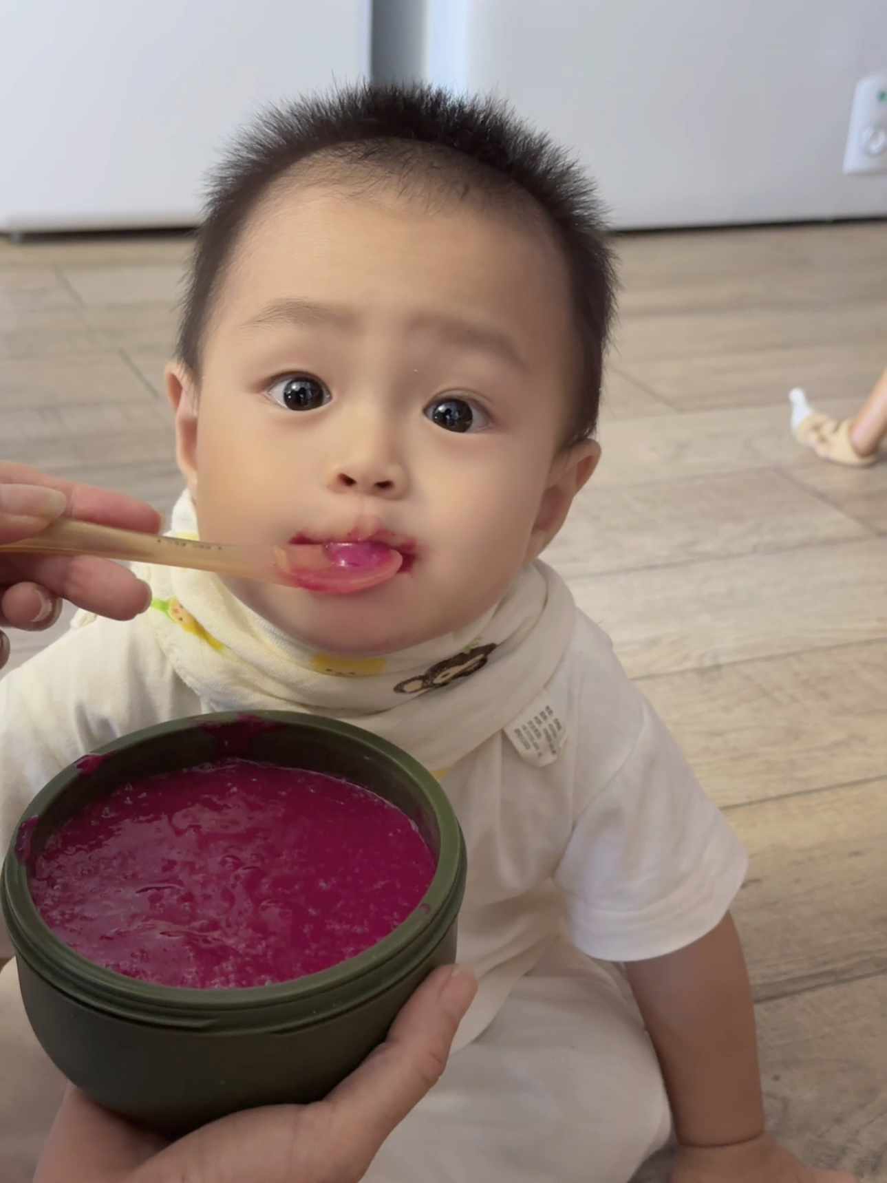 机宝自己也没意识到 吃个火龙果能出八百张表情图（还在源源不断增加中、、、、#饮水