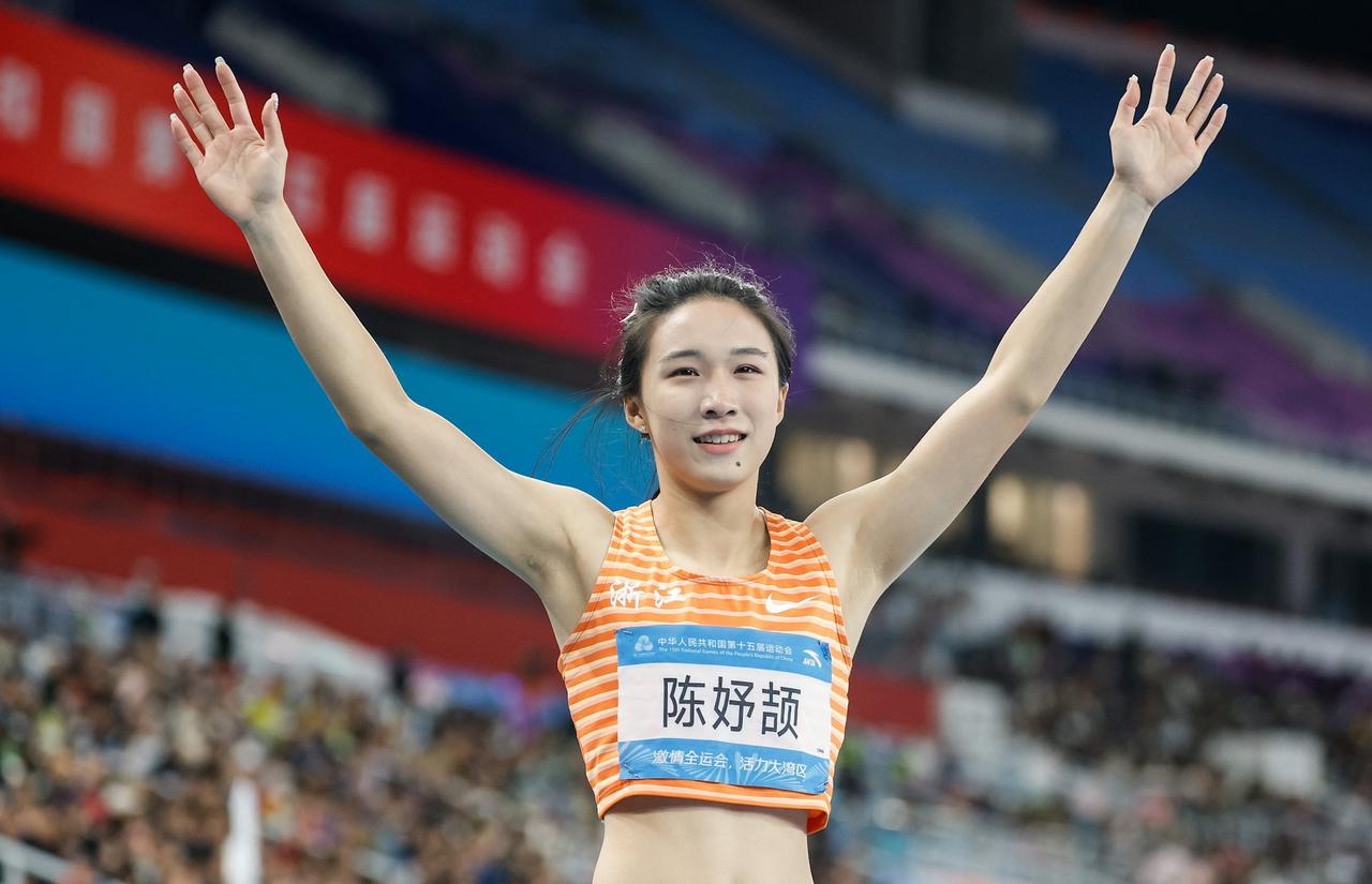 17岁的“小孩姐”跑100米，11秒06。
 顺便说一下，东道国日本纪录是福岛千