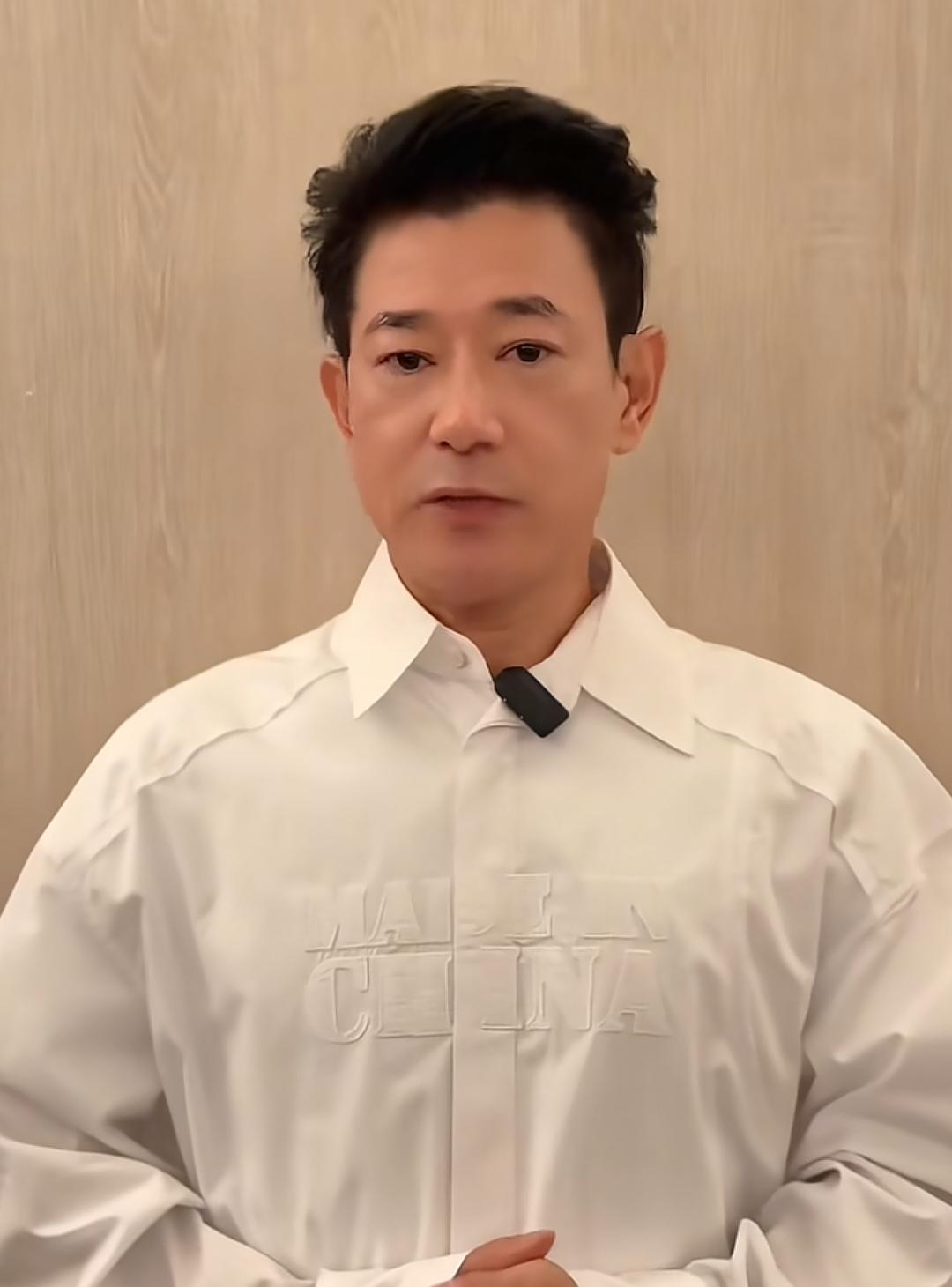 一位日本人，25年前孤身一人来到中国。25年后的他，功成名就，娶了中国媳妇，入了