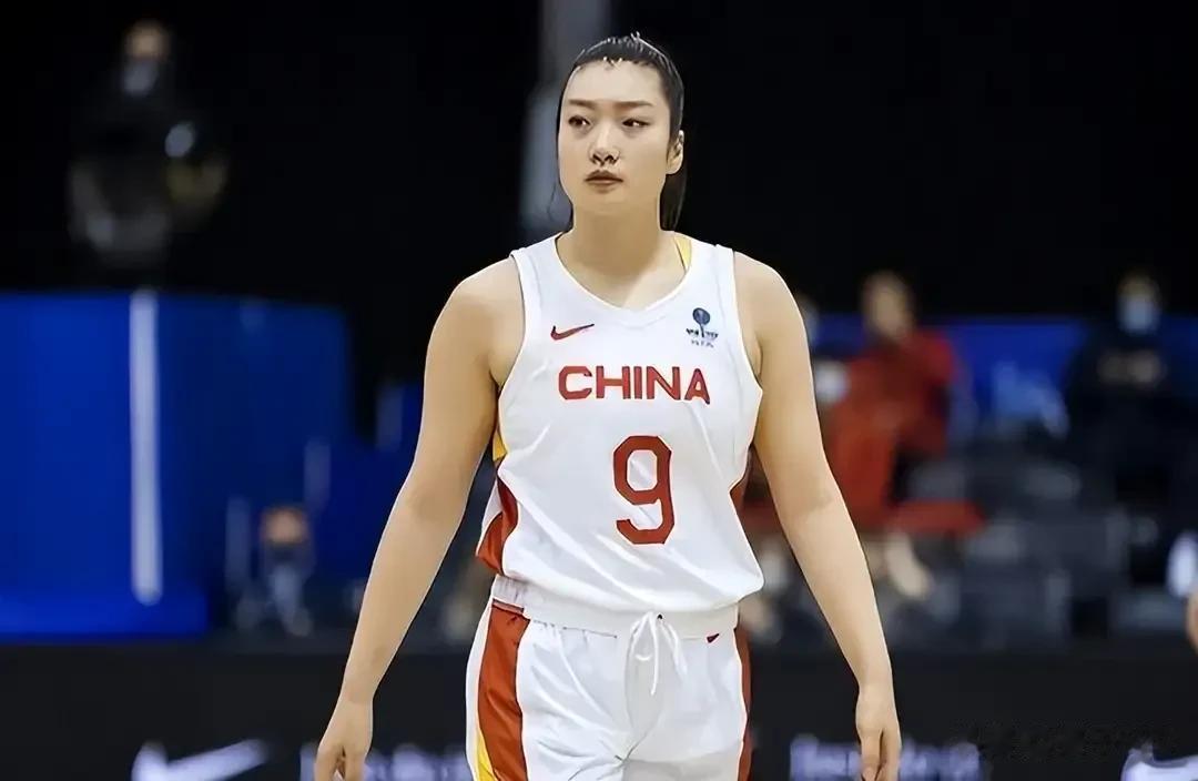离开WNBA，加盟四川女篮，李梦这个决定对不对？

●李梦，年轻，有才华。她那身