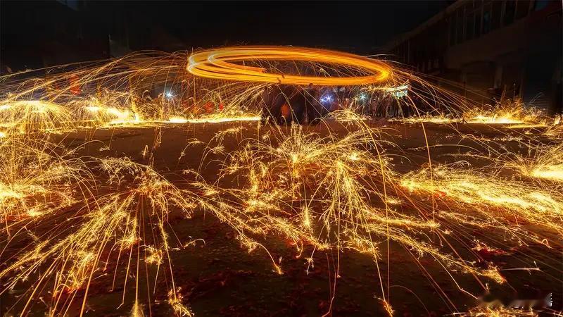 岁岁风调雨顺，请赐下联 看到“岁岁风调雨顺”上联
脑海瞬间冒出诸多合适下联
“年