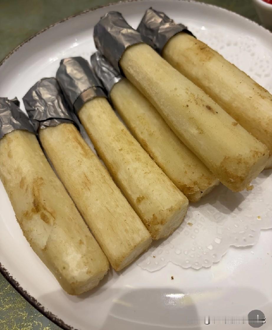 湛江年初二的餐厅……上了甘蔗？？
 
湛江年初二回门宴，餐厅这道菜直接刷新我的认