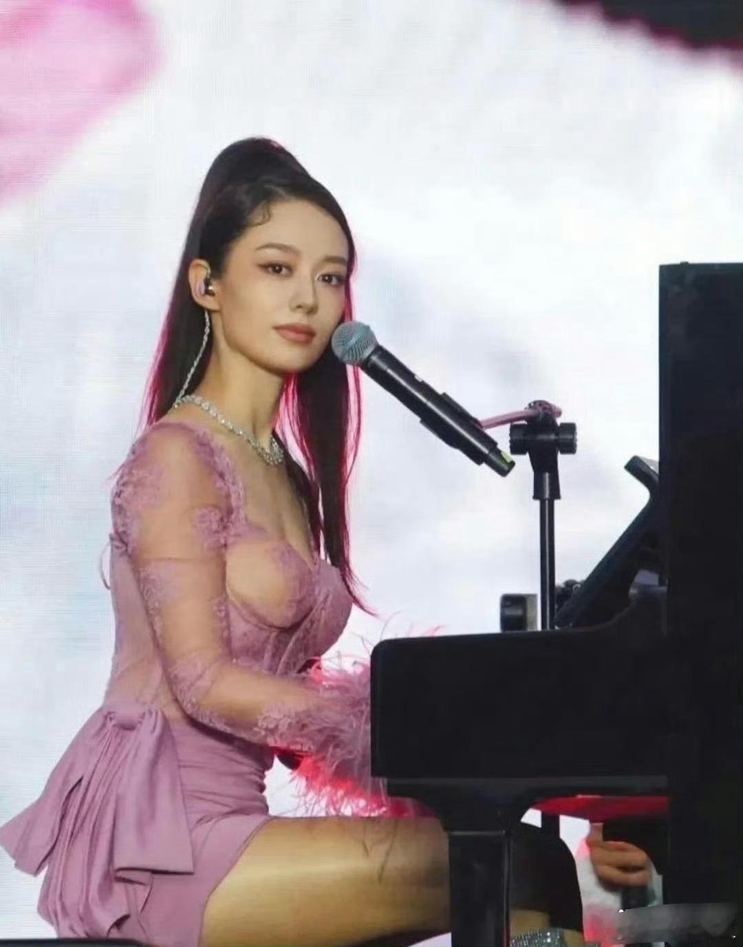 这是郎朗的老婆吉娜吗？ 