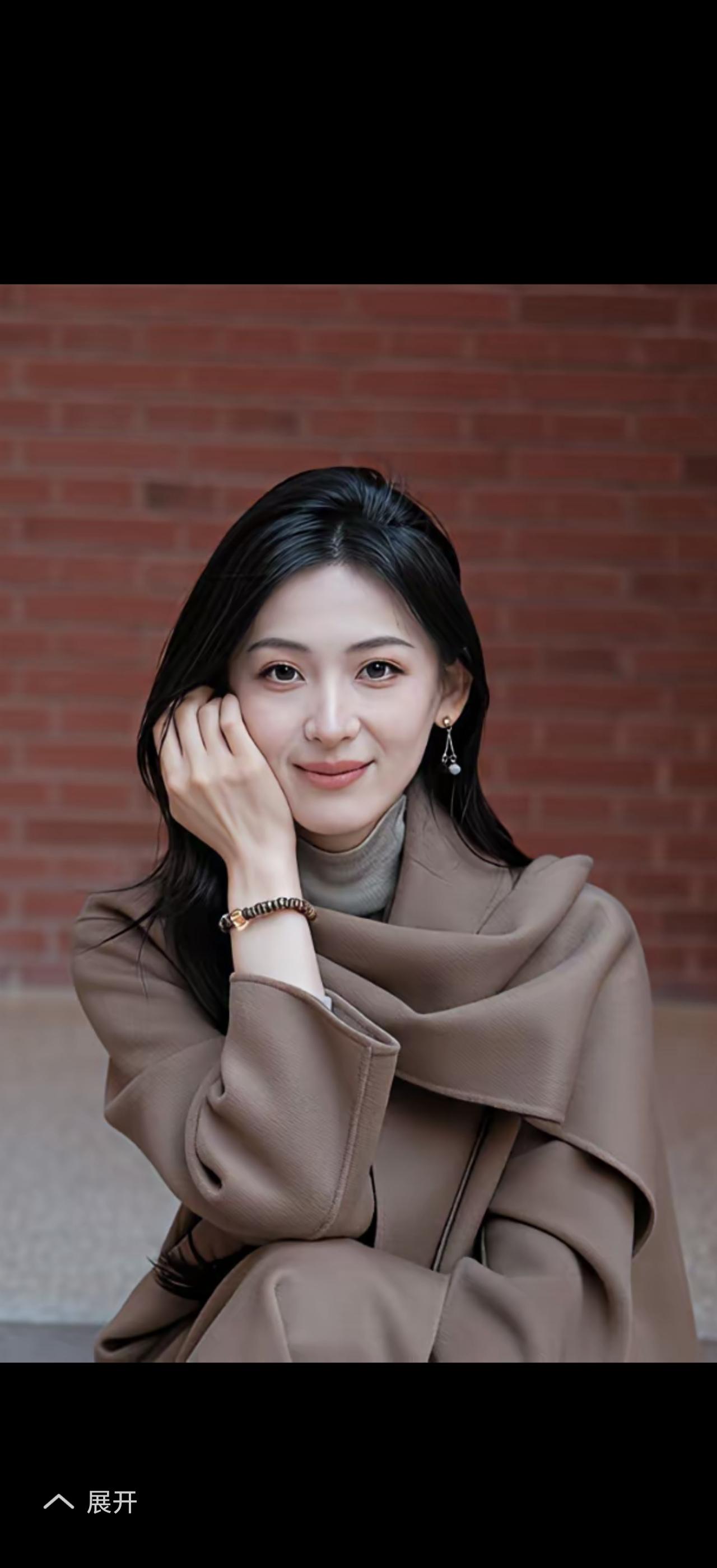 都市时尚女孩的温暖微笑😊