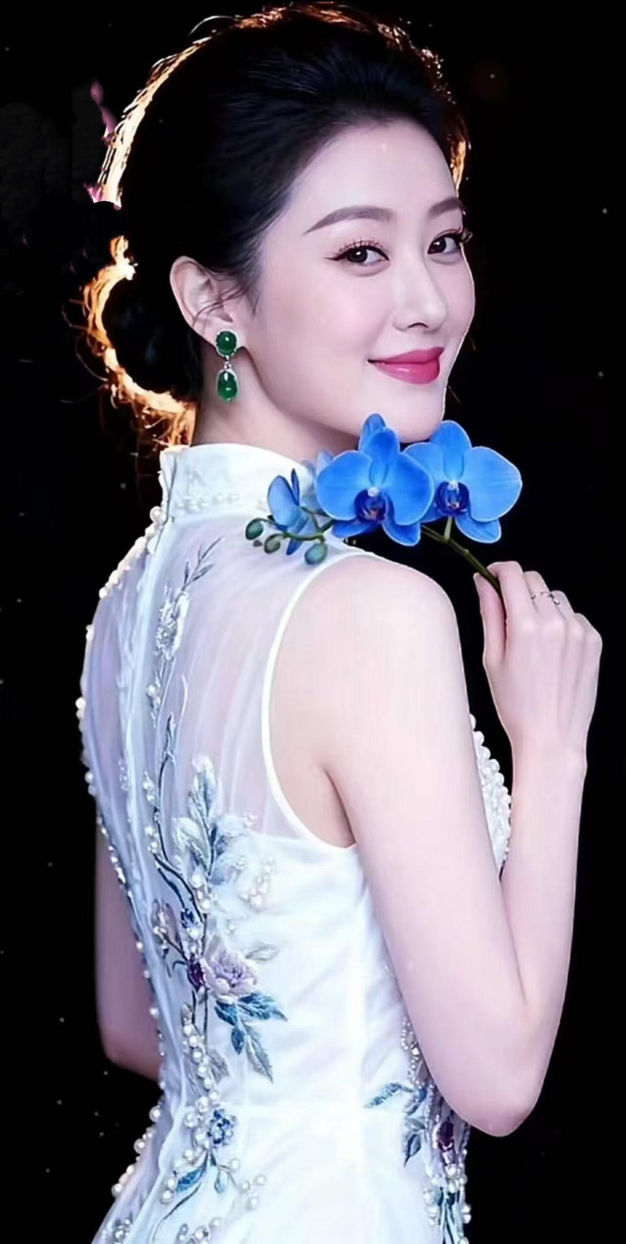 恰似窈窕淑女一枝花……