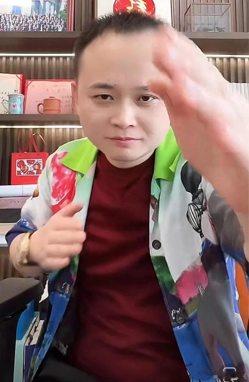 老王咋这么喜欢整笑话看到这个瓜我人麻了，这是个正常人能干出来的事情。你还不如自己