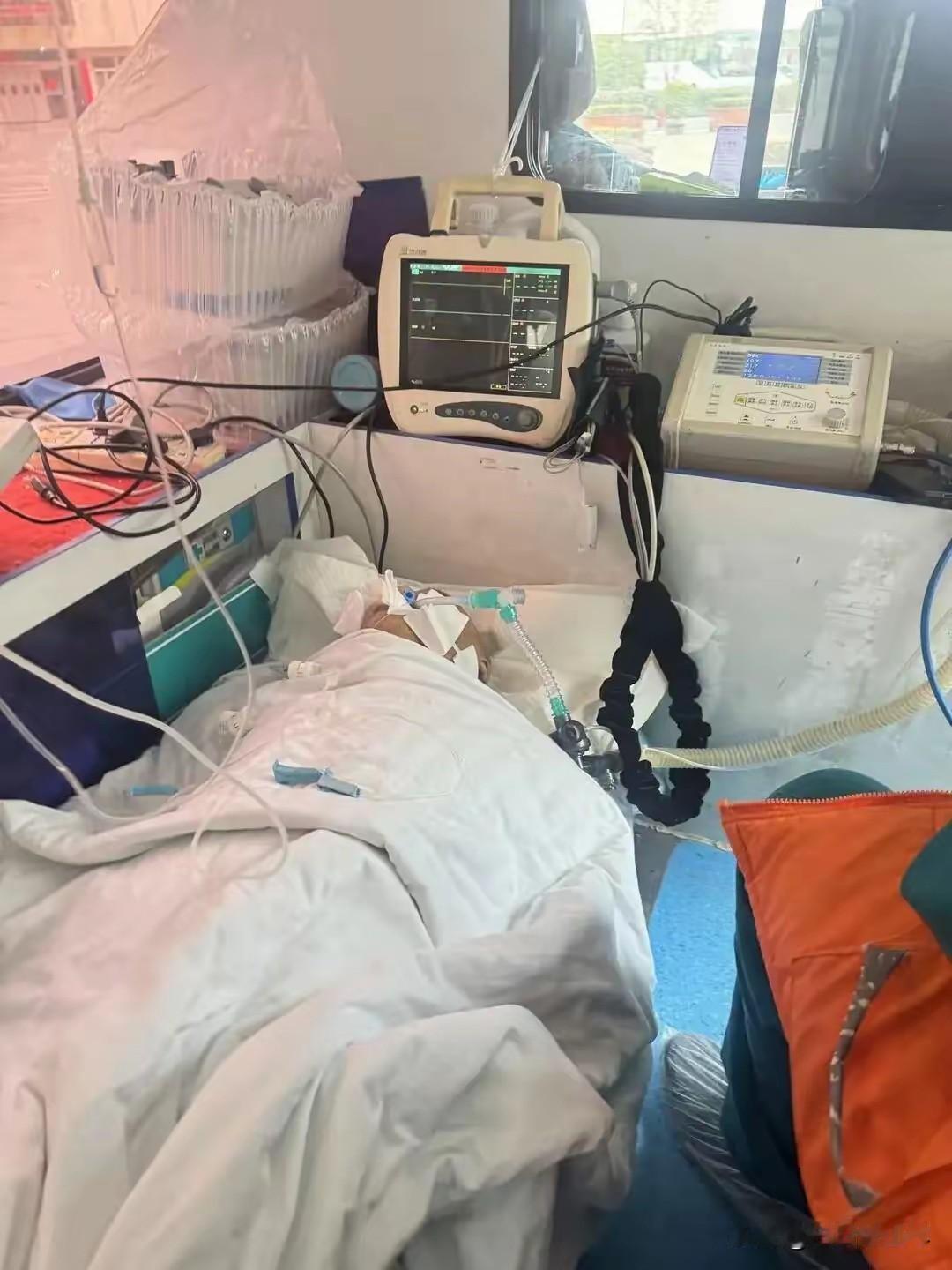 河南郑州，一56岁男子喝酒后一直吐血，抢救7.5小时用了100多支止血针，没好反