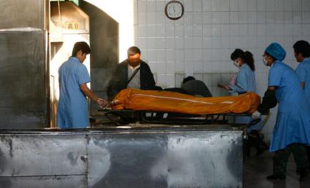 一位在火葬场工作了大半辈子的老人告诉我：90%的人都不知道，遗体在火化后只有骨头