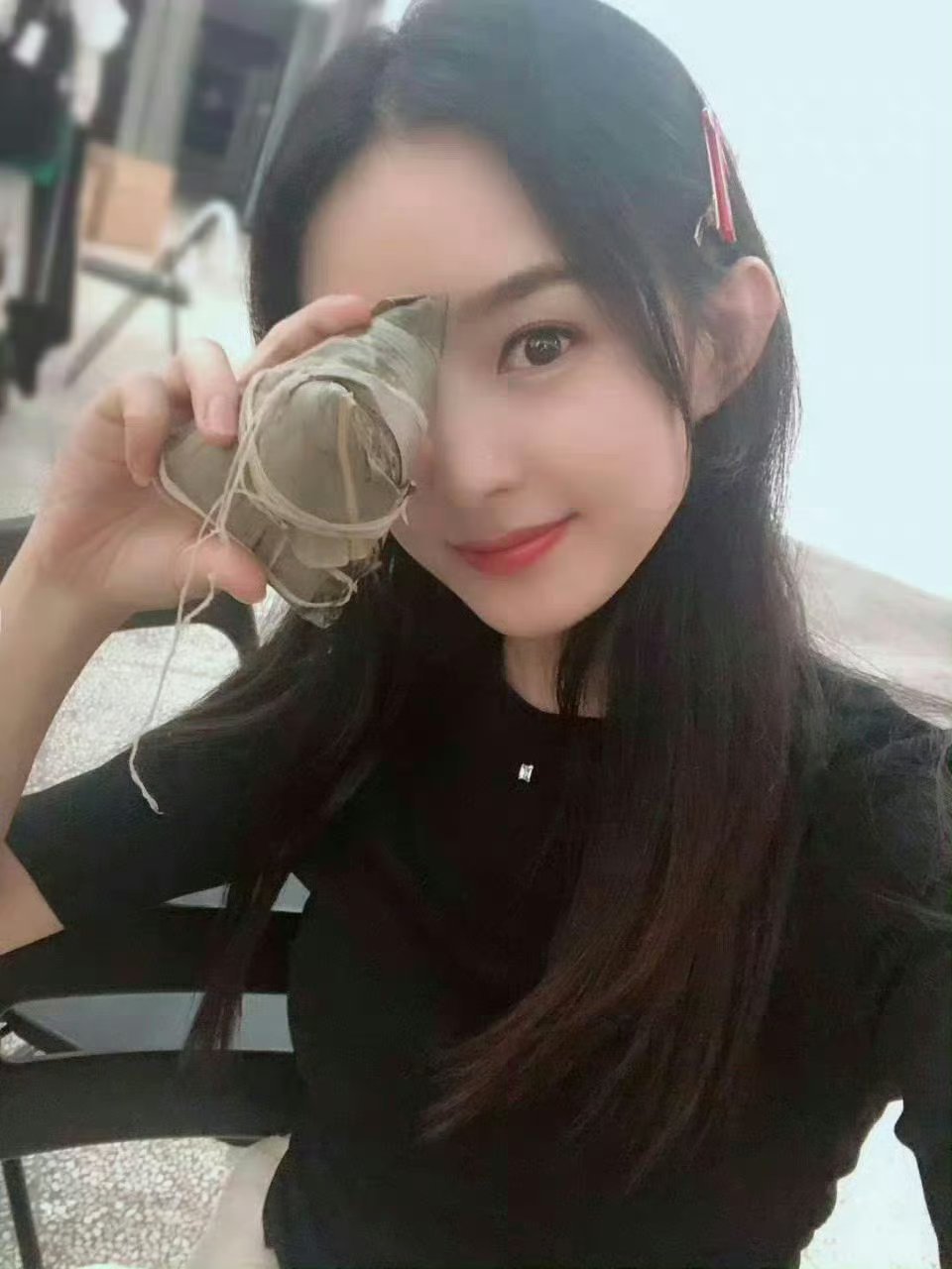 早上好各位家人们早上好丽颖，今天端午节了。大家都有吃粽子吗？要吃好喝好啊！假期几
