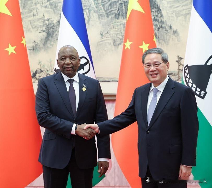 美国人最担心的事还是发生了！就在西方媒体忙着唱衰中国经济时，北京和约翰内斯堡已经