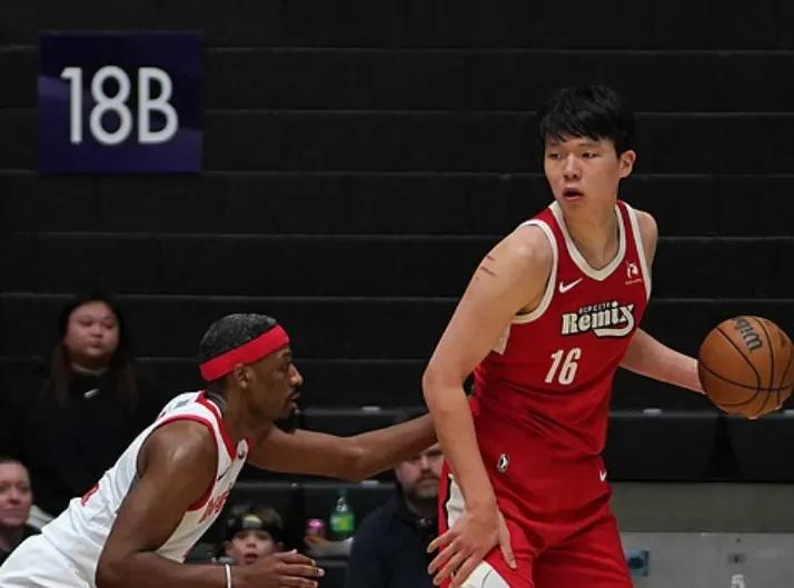 什么鬼？杨瀚森这表现还差啊？
杨瀚森在NBA这段时间，他的进步肉眼可见。
最直观