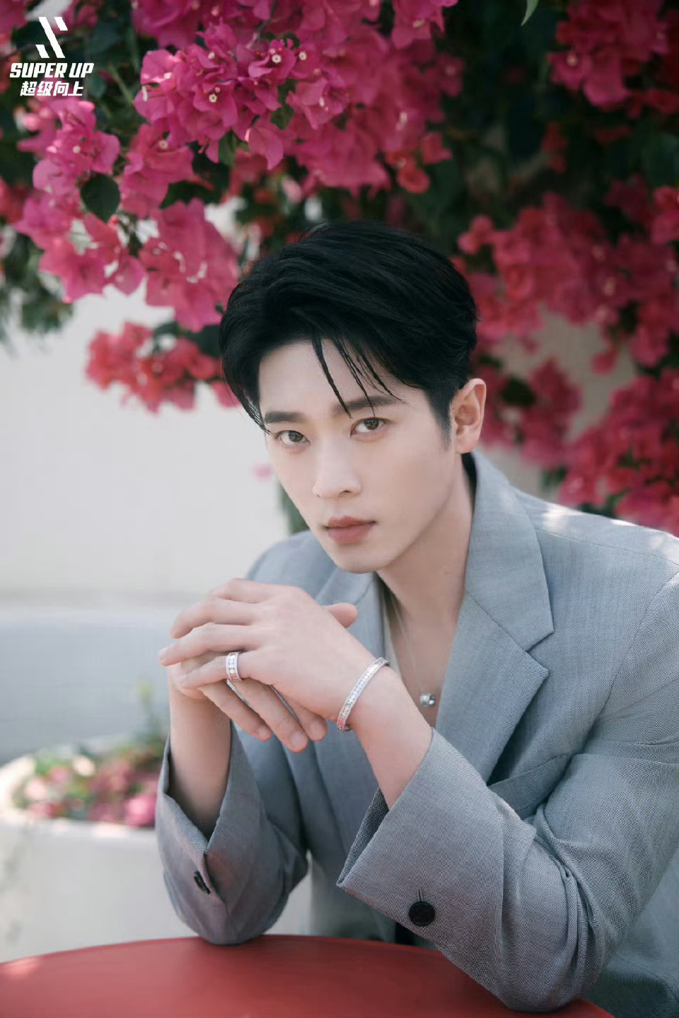 丞磊 大大方方清清爽爽的 这就是理想中的男演员模样。气质干净，举止大方，温柔有边
