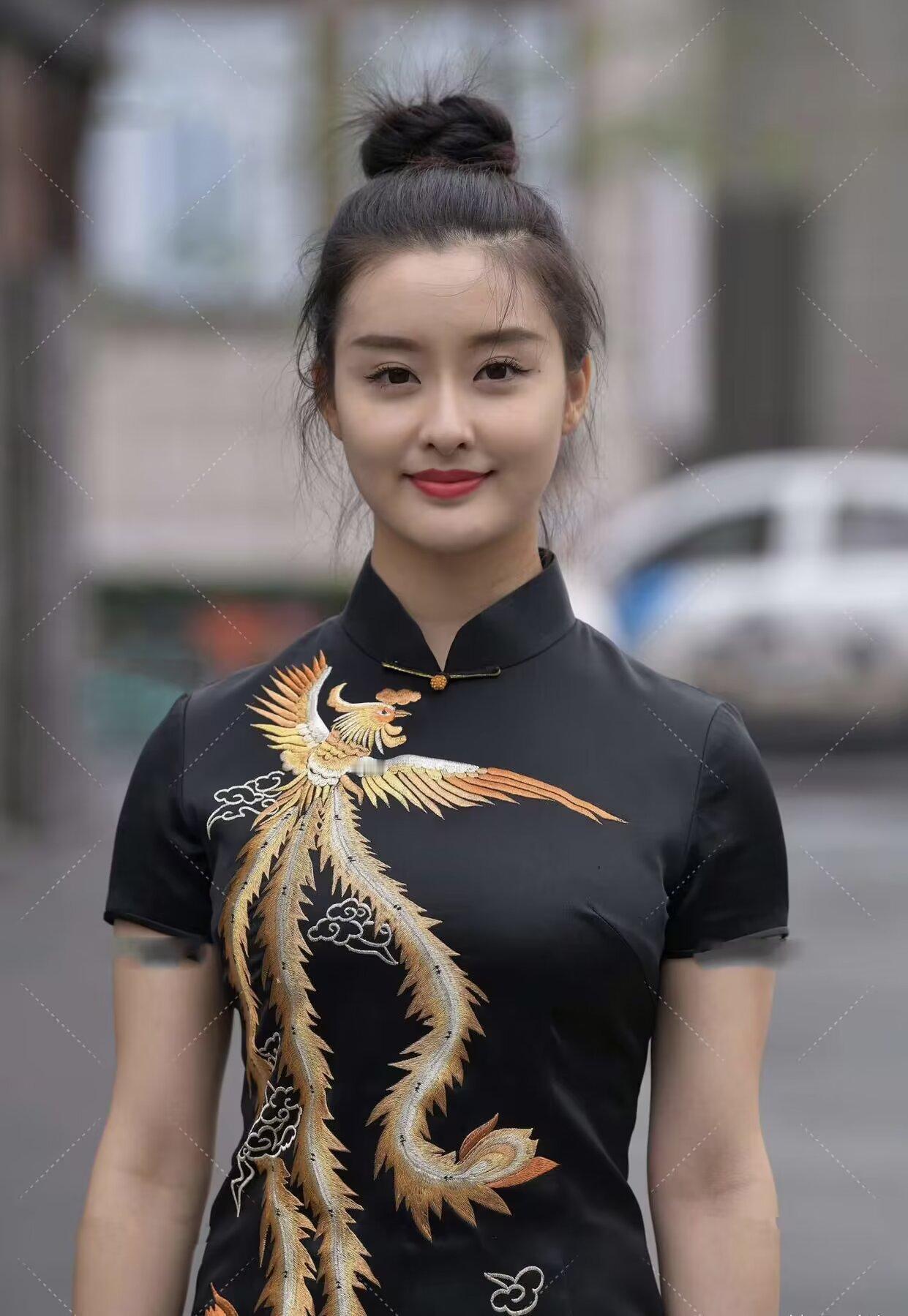 有的人活在过去，有的人活在未来，而被忽略的，总是今天！