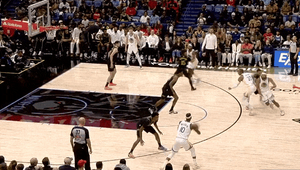 神兵天降！穆迪单节7记三分投懵鹈鹕！
在今天NAB常规赛勇士对阵鹈鹕的第一节比赛