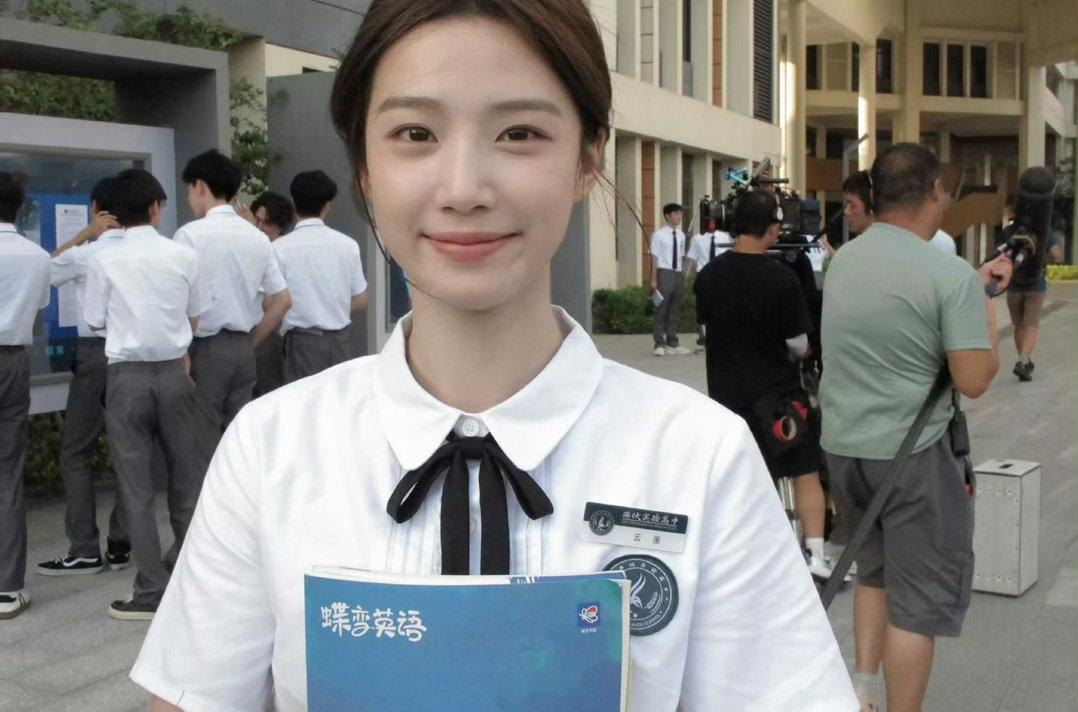 卢昱晓 上镜淡颜线下浓颜淡颜浓颜的具象化这个小噜噜完全是什么风格都可以驾驭一起期
