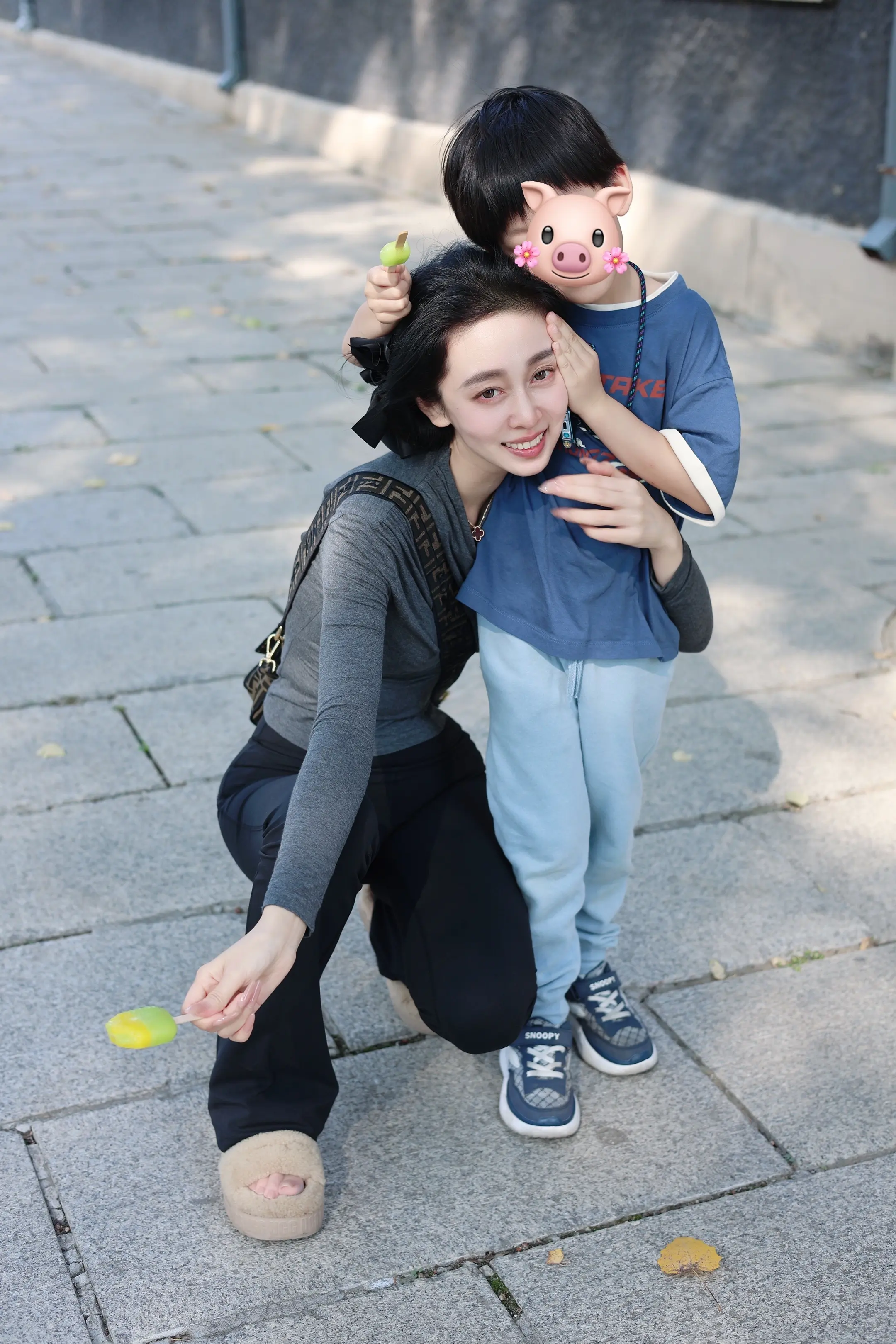 欺负小孩～👦📷。