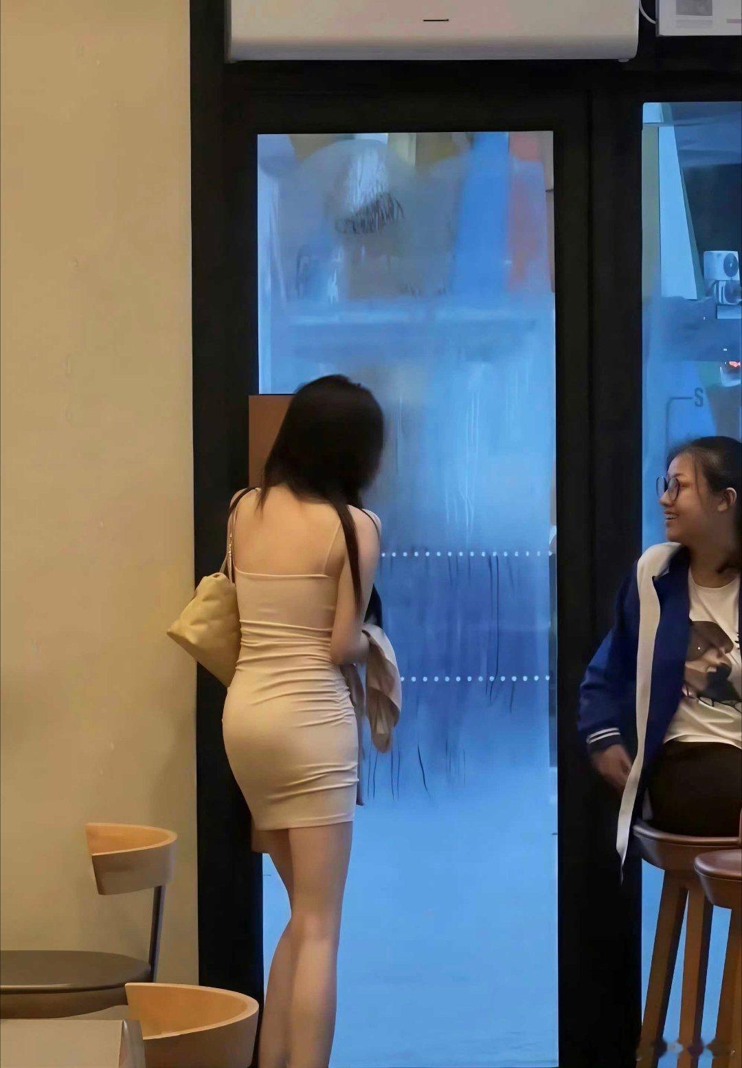 此时此刻，她俩彼此在想什么？ 