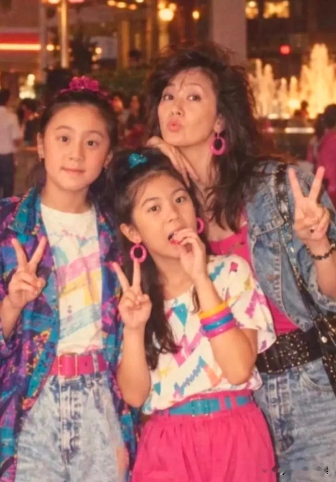 贾静雯的两个女儿，真是没有想到啊，到目前为止只有小女儿Bo妞最像贾静雯，简直就是