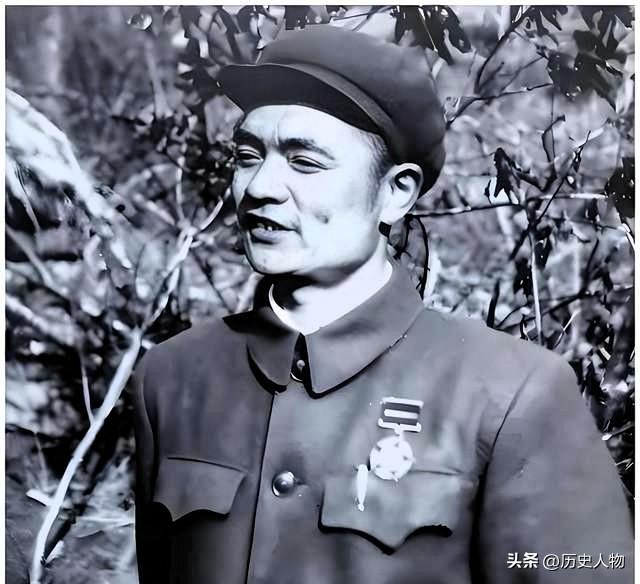 1980年代末，曾庆红到四川出差，特意抽出时间前去看望当时担任成都军区政委的万海