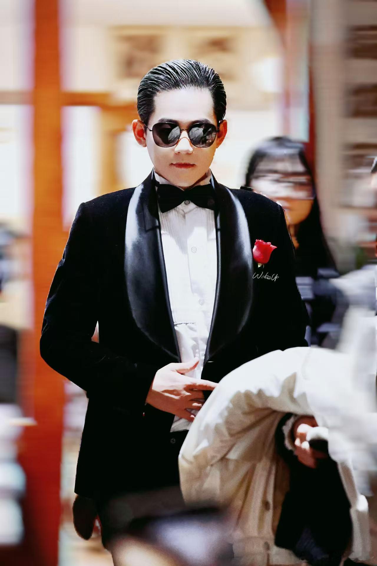 苏醒 上海滩裂哥 苏醒《新年组个局》路透造型直接梦回裂哥时期～大背头造型也太有排