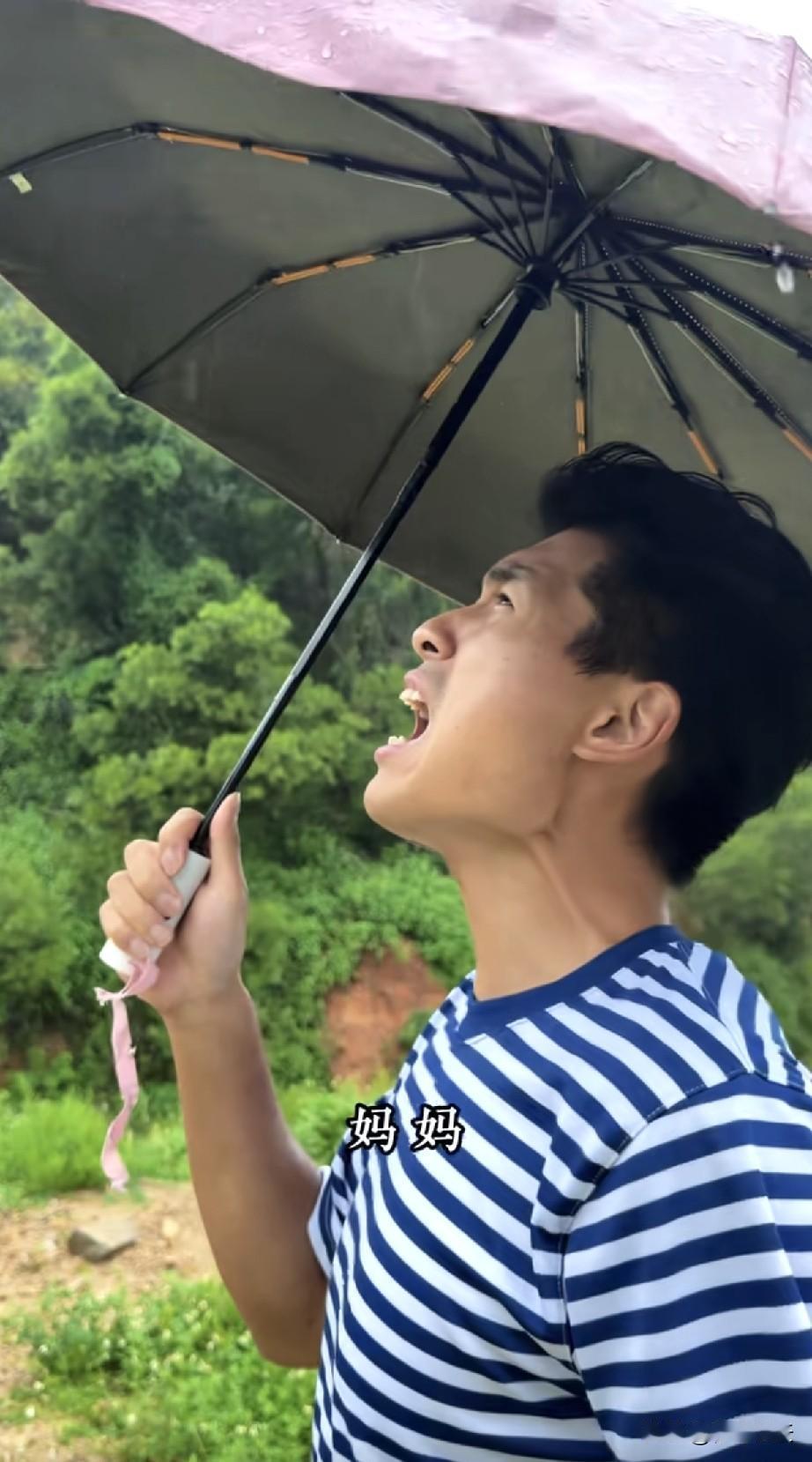 海军不止一次的说过他回到福建老家是因为放心不下妈妈一个人，可很多人还是觉得他就是