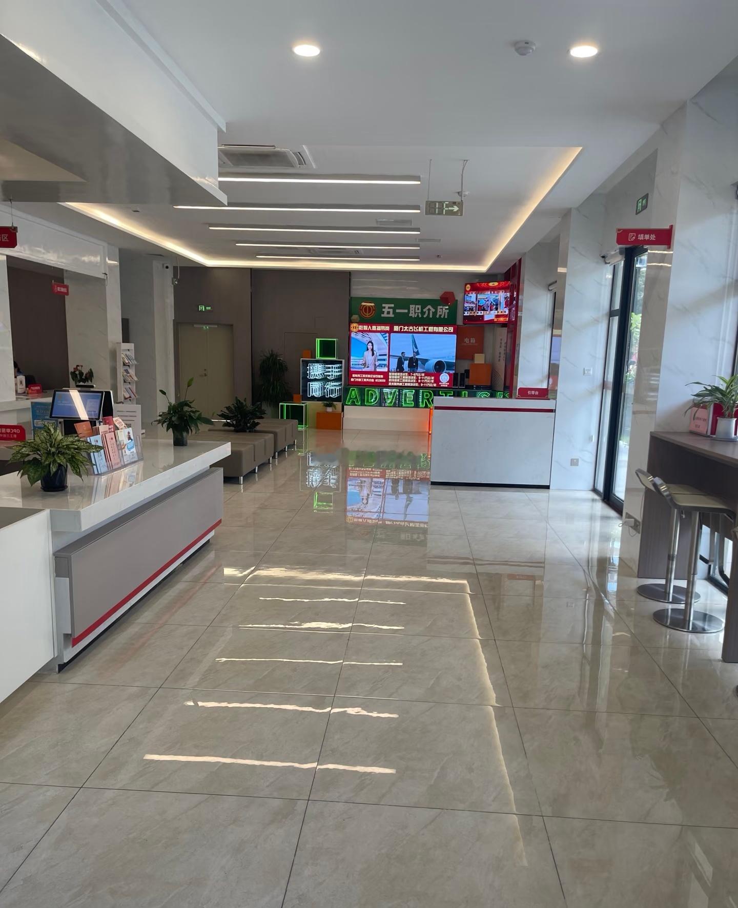 【曾经轰动全国的厦门Red  Building】当时传言里面的马桶都是24k黄金
