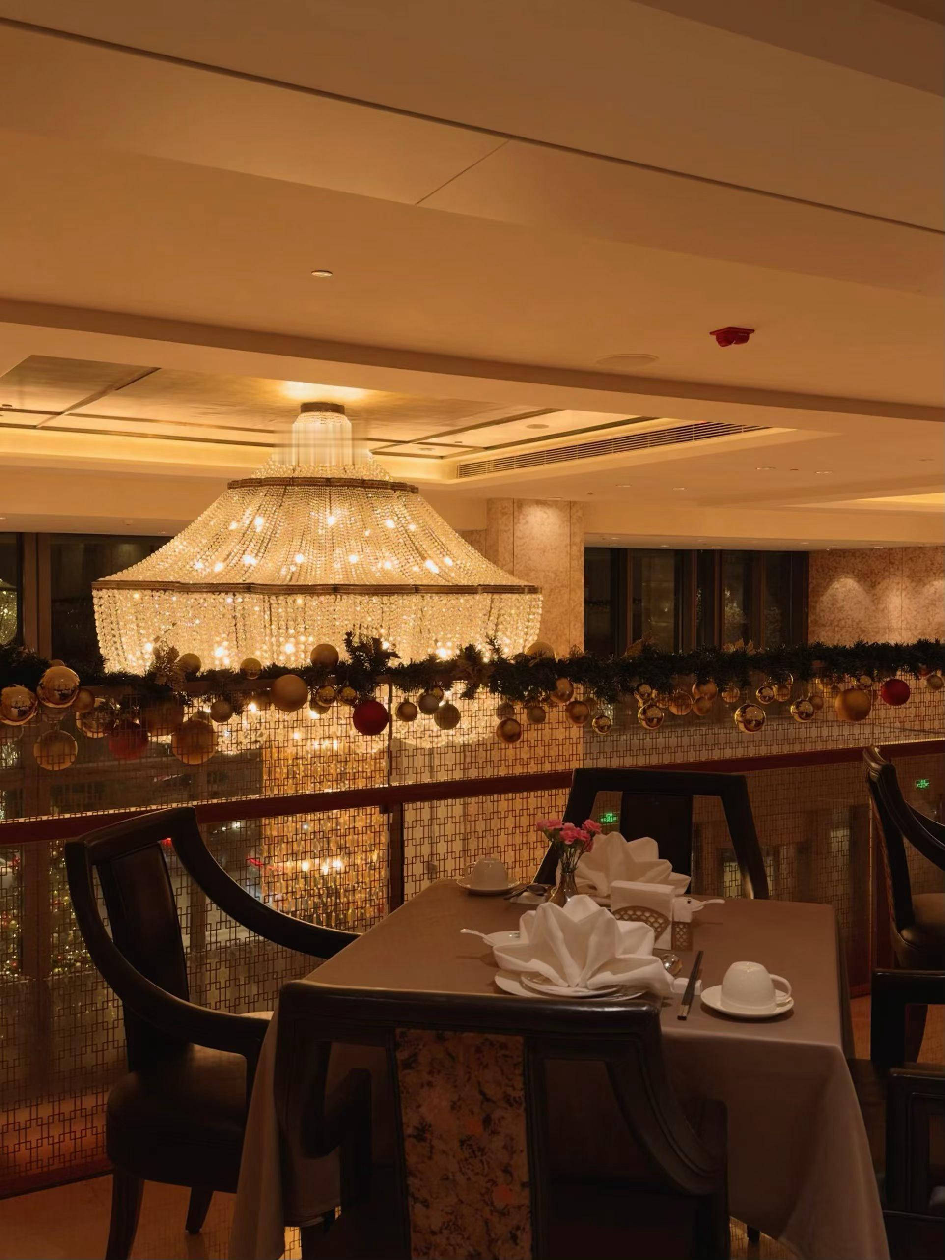 本周通过商会介绍，又拜访了杭州上海两位制造业百强企业家，他们很有信心！越大的企业