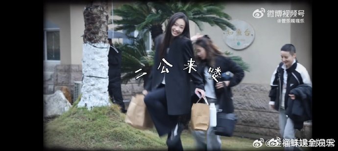 管乐[超话]管乐行走的千年灵芝看管乐的状态，就知道她是个行走的千年灵芝！嗓子不舒