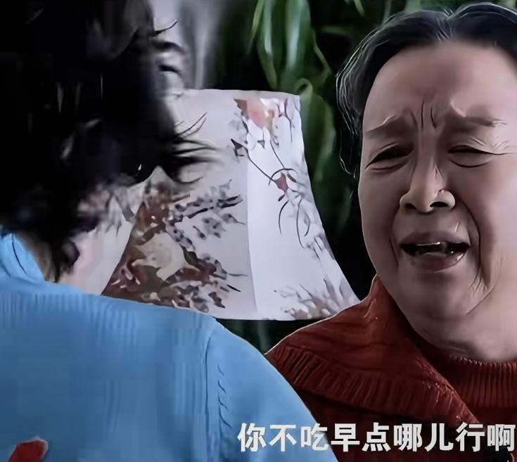 亚平妈目送着丽娟出门，开心地对亚平爸说：还是个孩子啊，心里啥都不装，说完就完了，