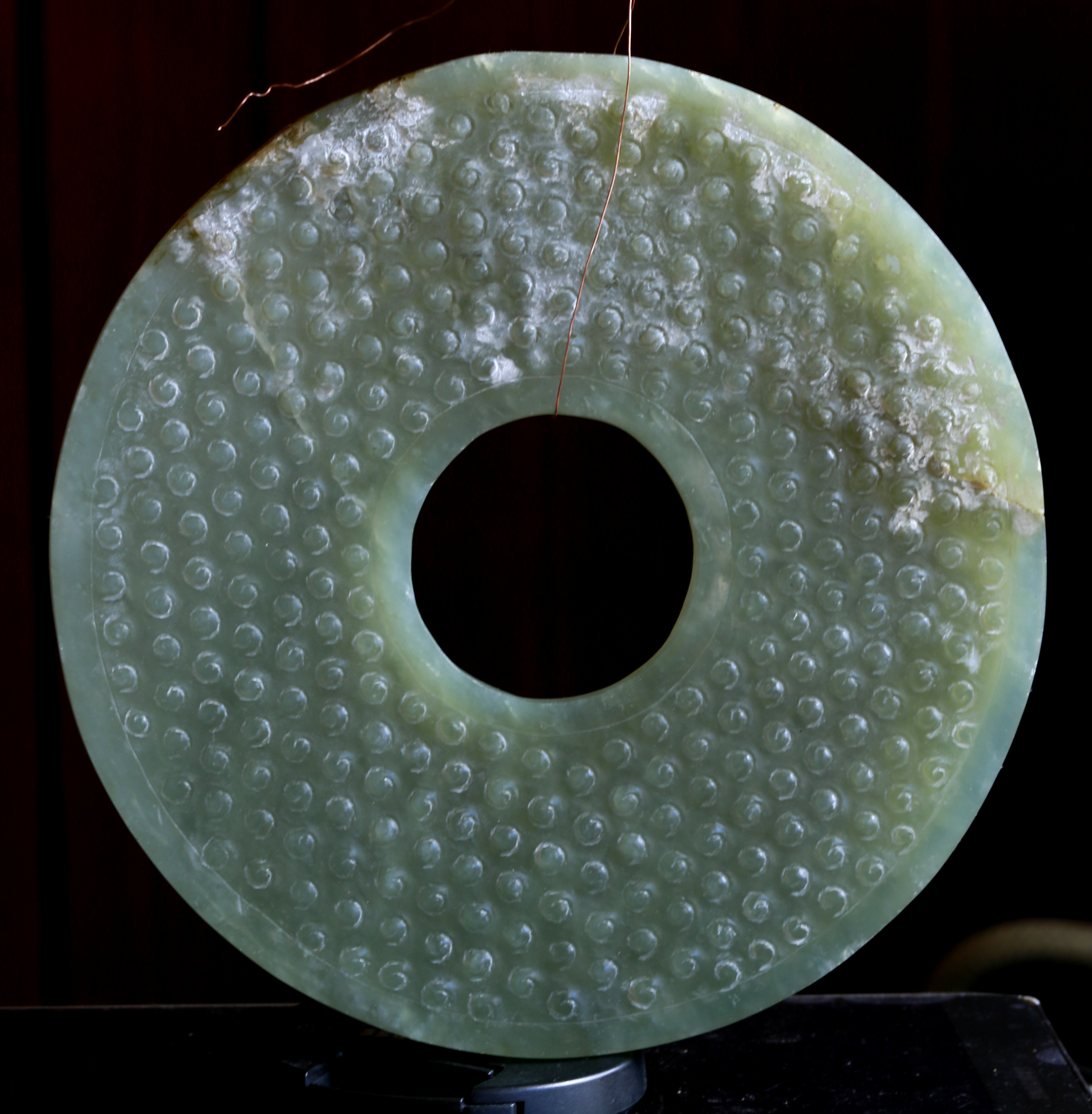 明 . 和田青白玉鼓钉纹大玉壁一件尺寸：重317克，外径170.5MM，孔径49