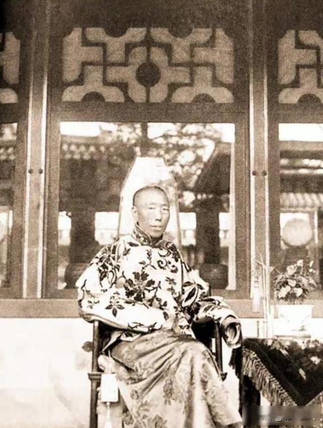头颅无身，权倾朝野，谁动了他的命？

1966年，北京恩济庄挖地基，工人一锄头下