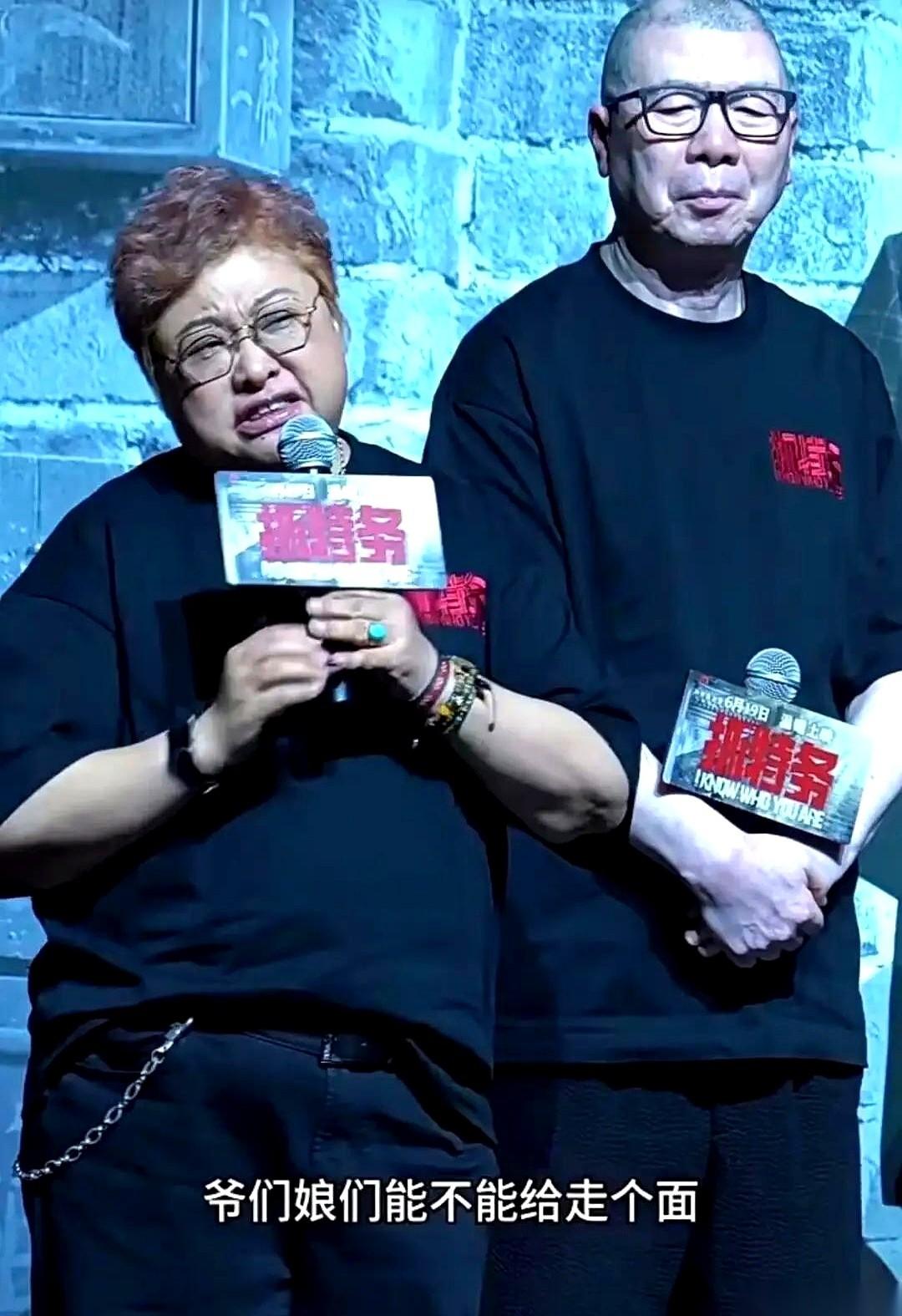 网上有张韩红出席活动的照片，惹出了些闲言碎语。
焦点根本不在她说了什么，而在于她