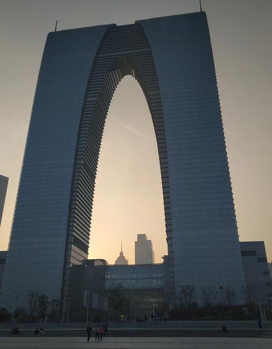 福建泉州，张某银自身不具备相应资质与实力，却盯上总额超3000万元的国企项目。他